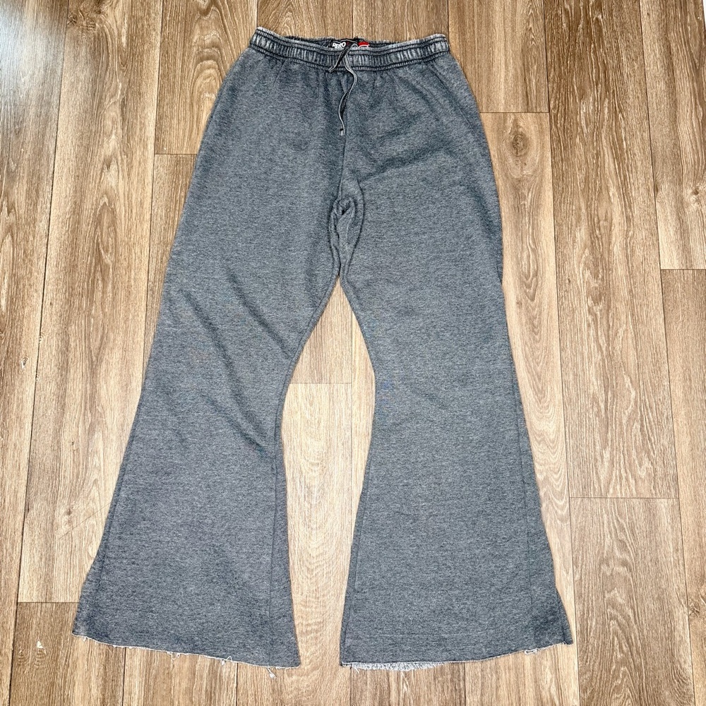 Red Fox Men's Gray Flare Sweatpants with Drawstring Waist size large